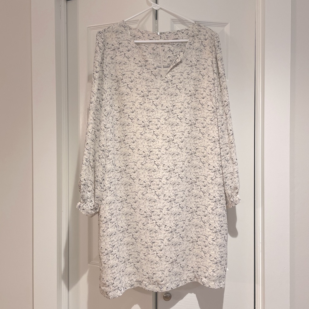 Lila Rose shift dress. Off white print size 14